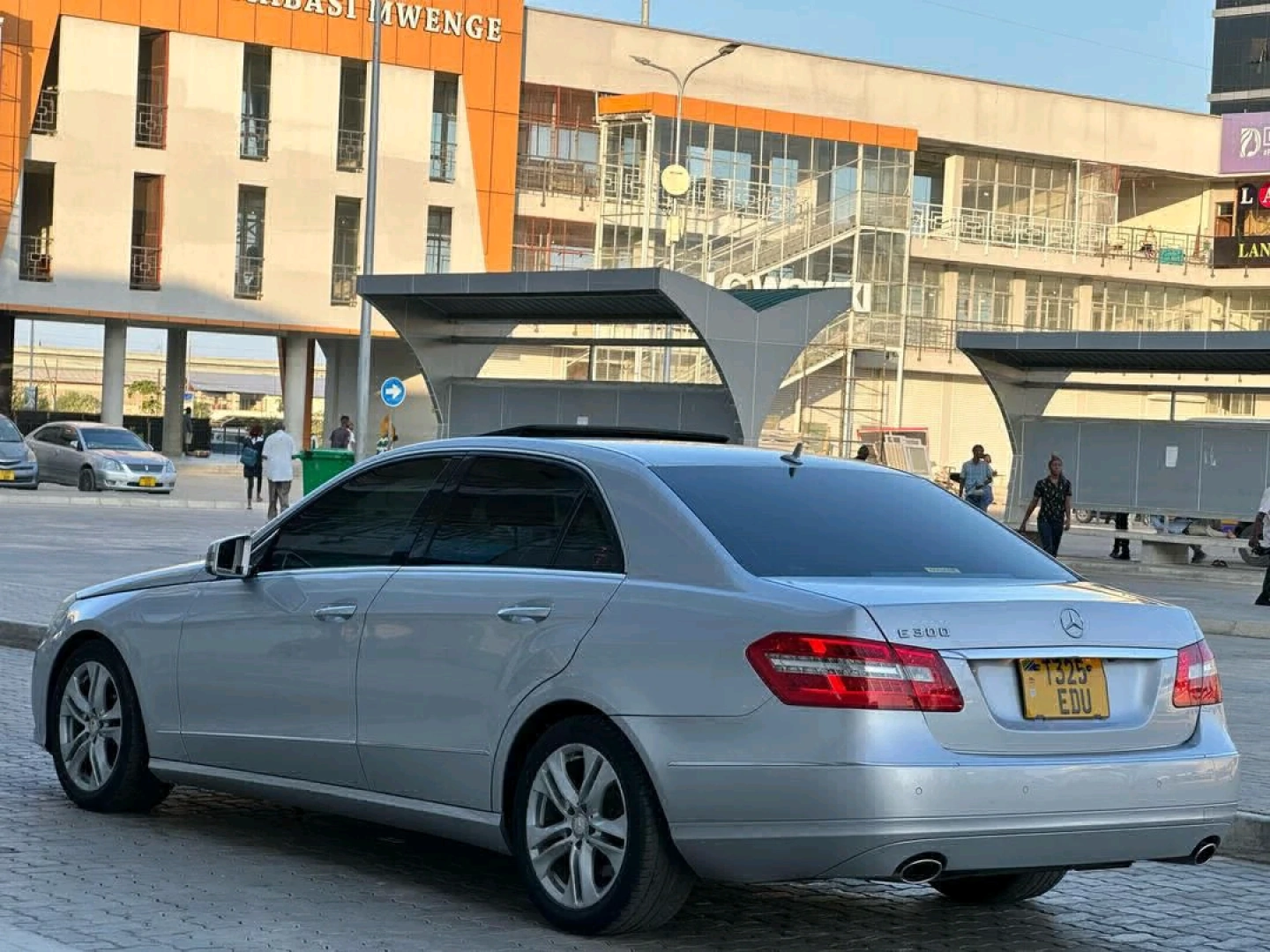 Mercedes-Benz E-Class Sedan 2010 Open Roof thumbnail 3