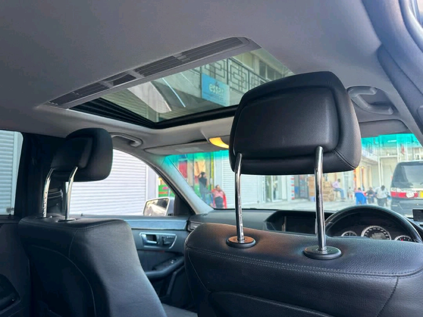 Mercedes-Benz E-Class Sedan 2010 Open Roof thumbnail 7