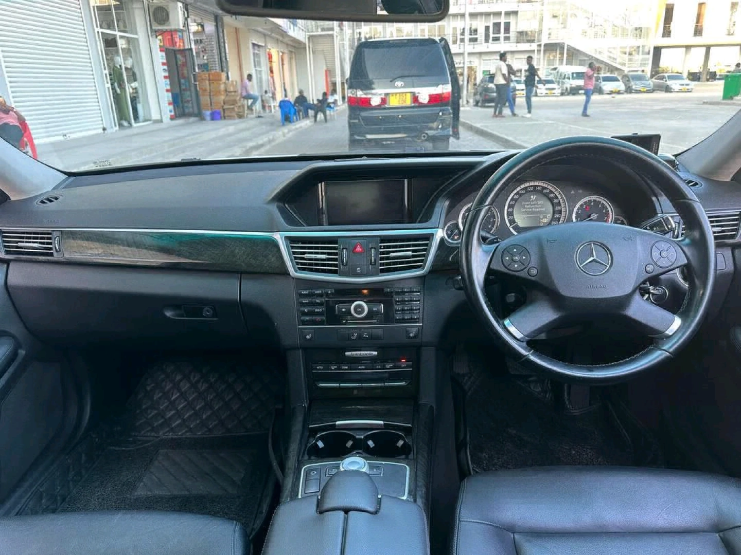 Mercedes-Benz E-Class Sedan 2010 Open Roof thumbnail 9