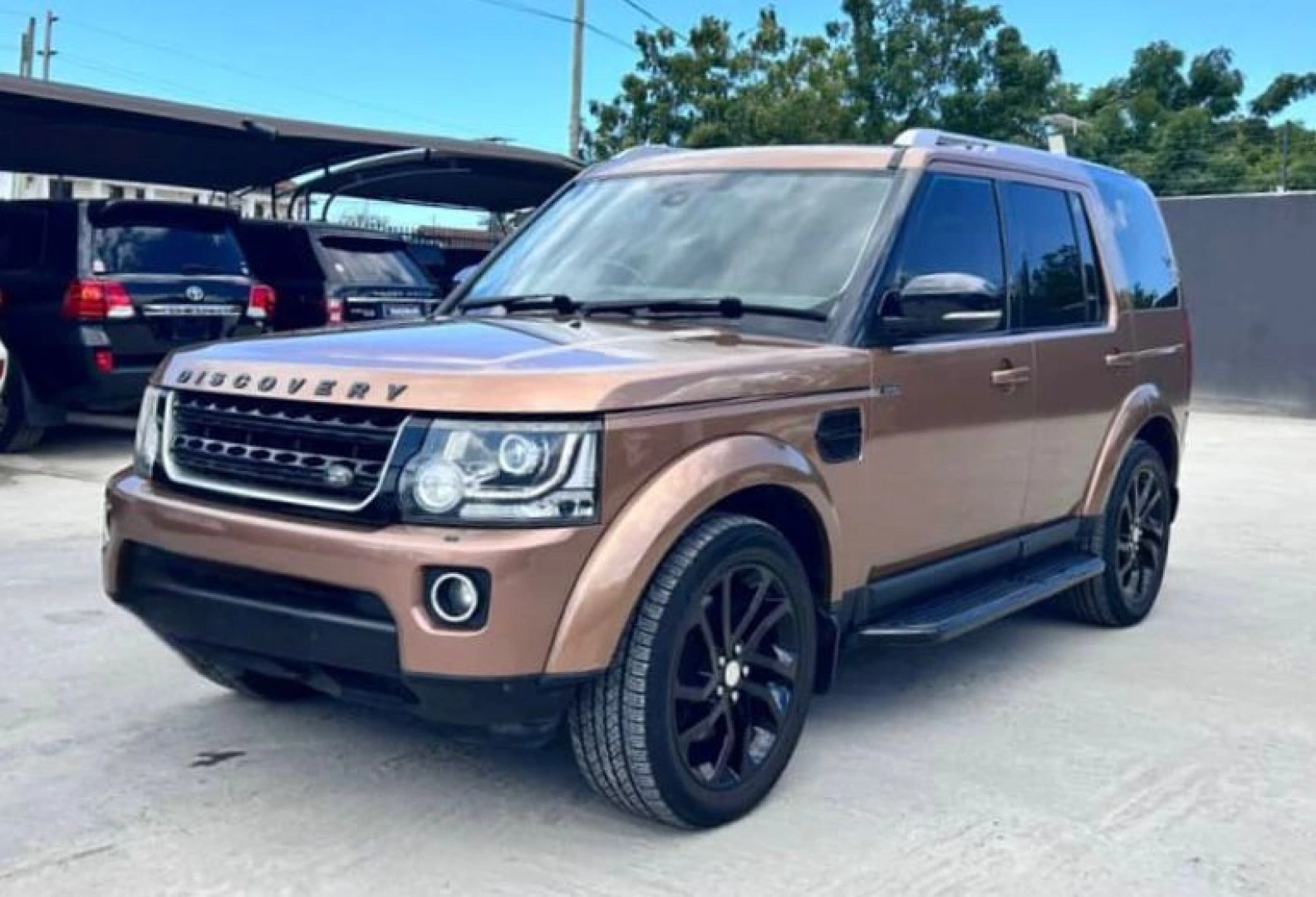 2016 Land Rover Discovery 4 HSE SUV thumbnail 3