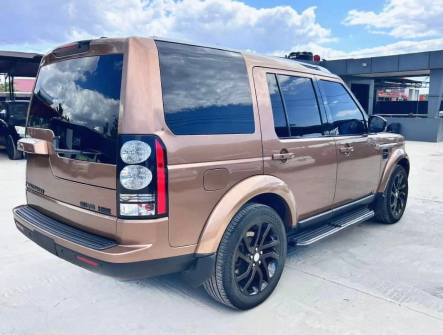 2016 Land Rover Discovery 4 HSE SUV thumbnail 5
