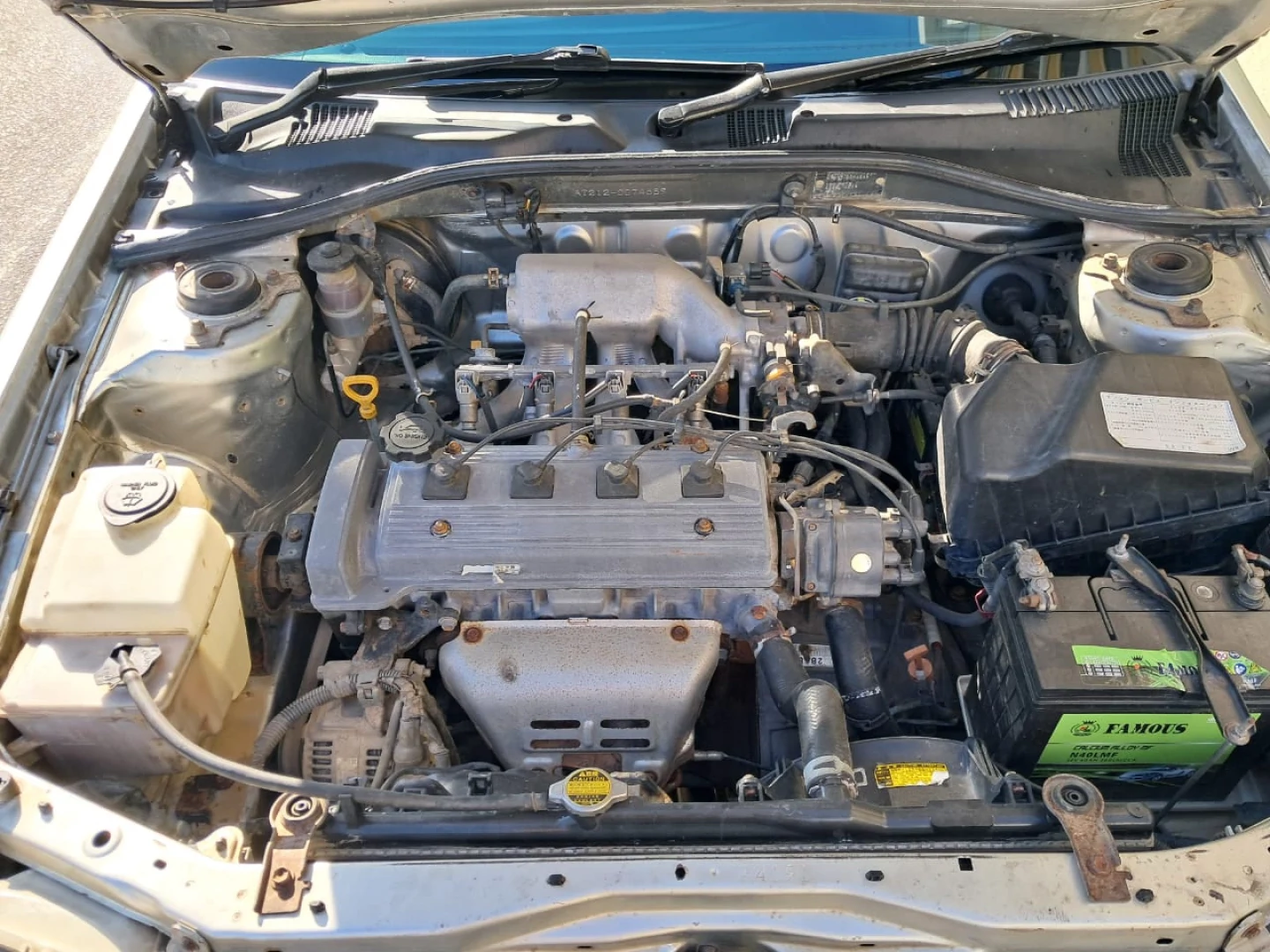Silver Toyota Carina IT Sedan 1490cc thumbnail 2