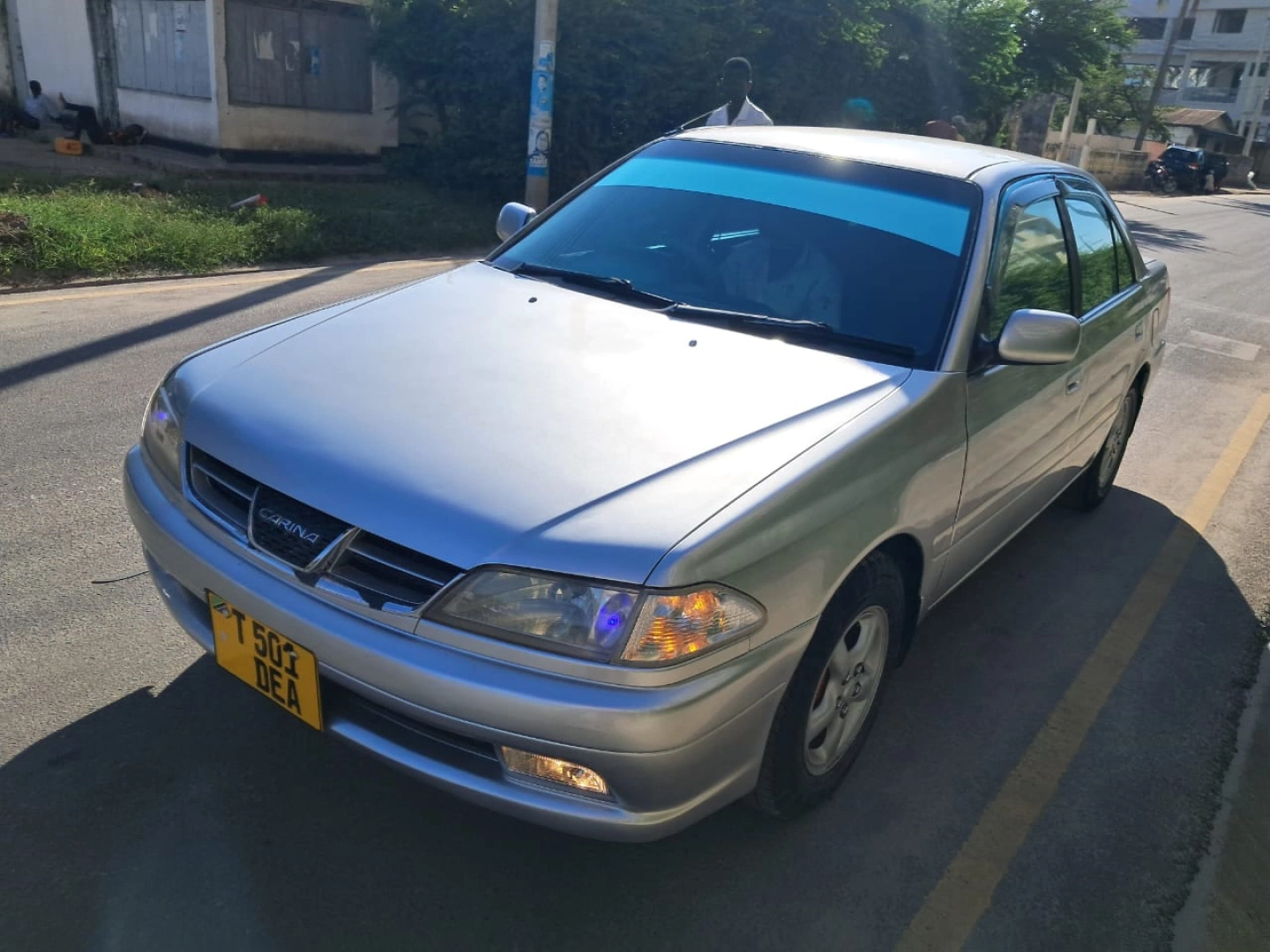 Silver Toyota Carina IT Sedan 1490cc thumbnail 3
