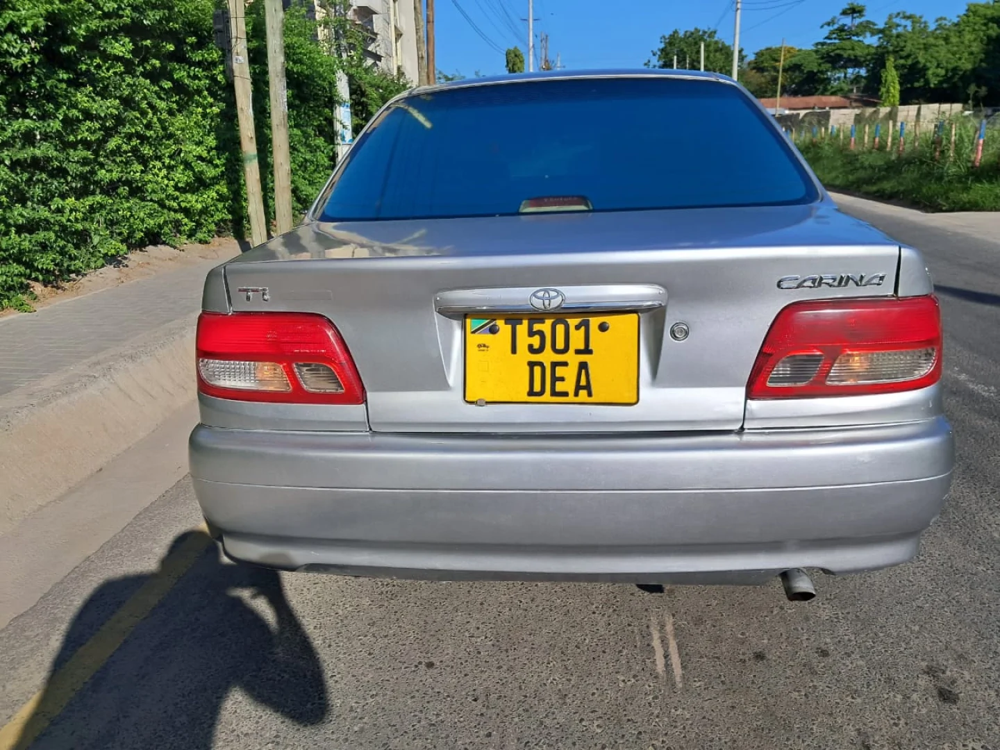 Silver Toyota Carina IT Sedan 1490cc thumbnail 5