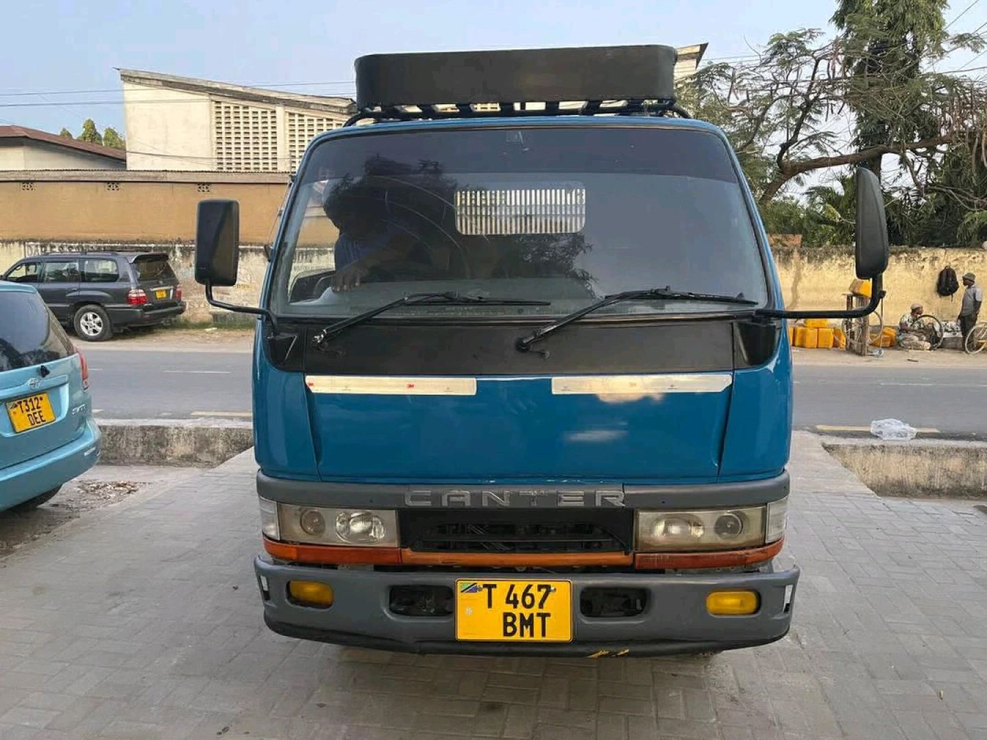 Mitsubishi Canter Tipper Truck 1998 (Tshs 25M)