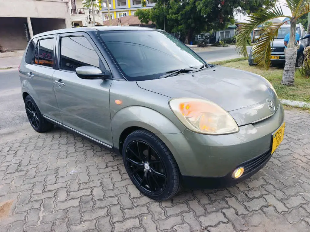 Mazda Verisa Grey thumbnail 4
