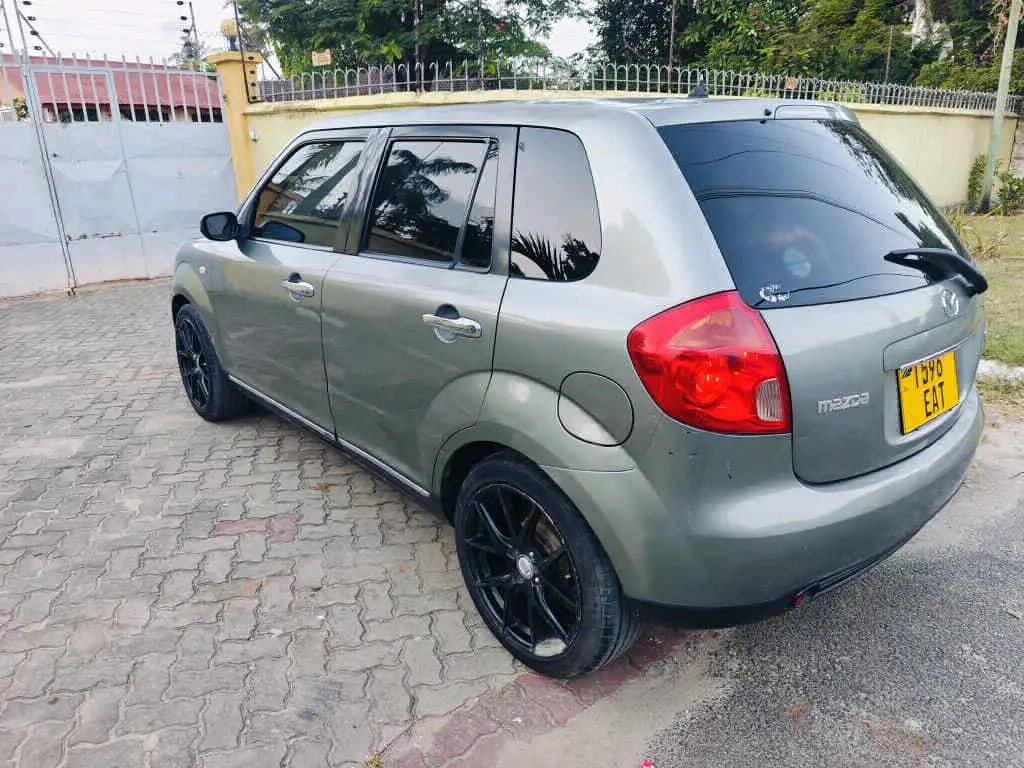 Mazda Verisa Grey thumbnail 9