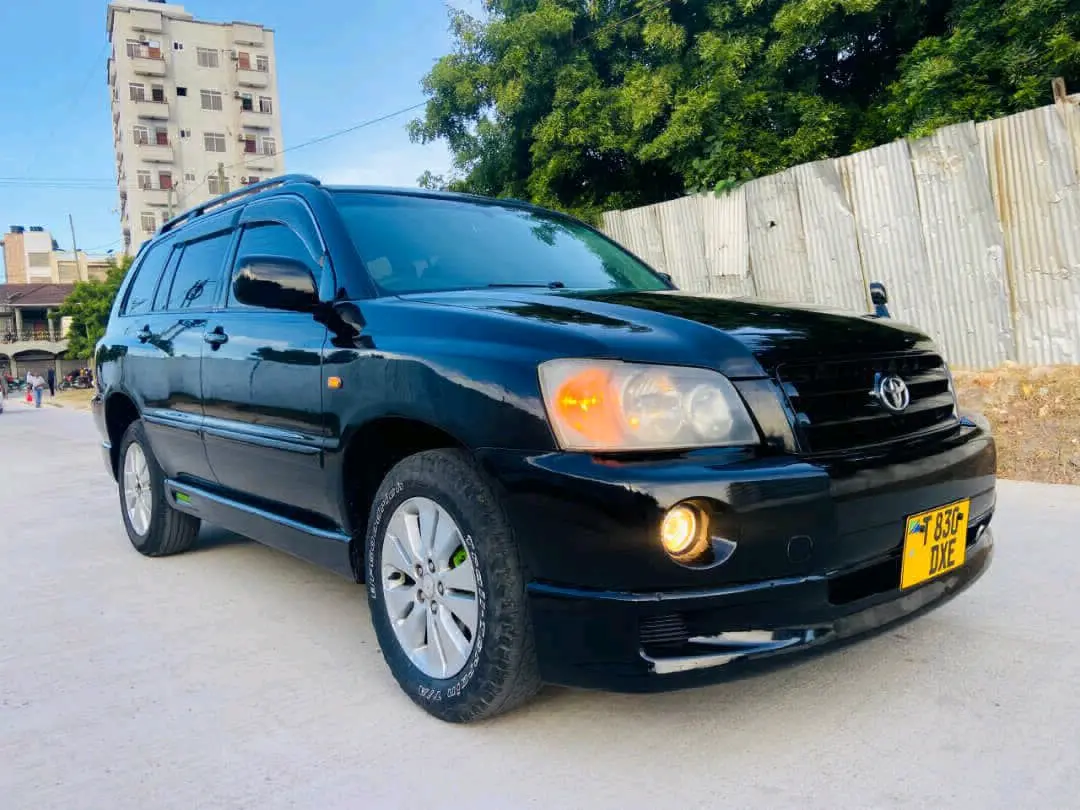 Toyota Kluger SUV for Sale thumbnail 3