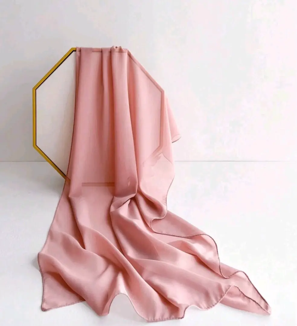 Women's Lightweight Hijab thumbnail 2