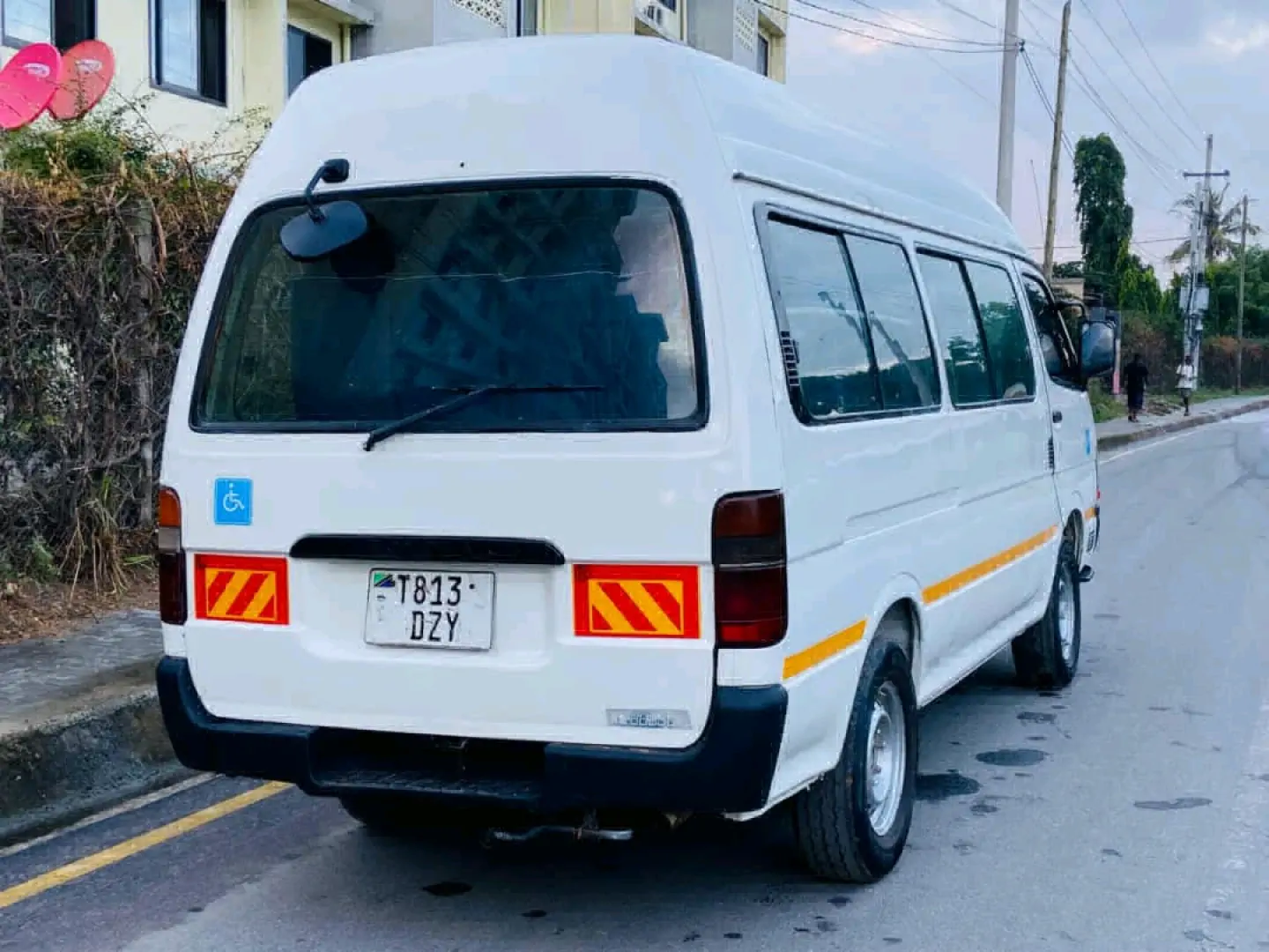 Toyota Hiace 3L Manual Diesel Van thumbnail 3