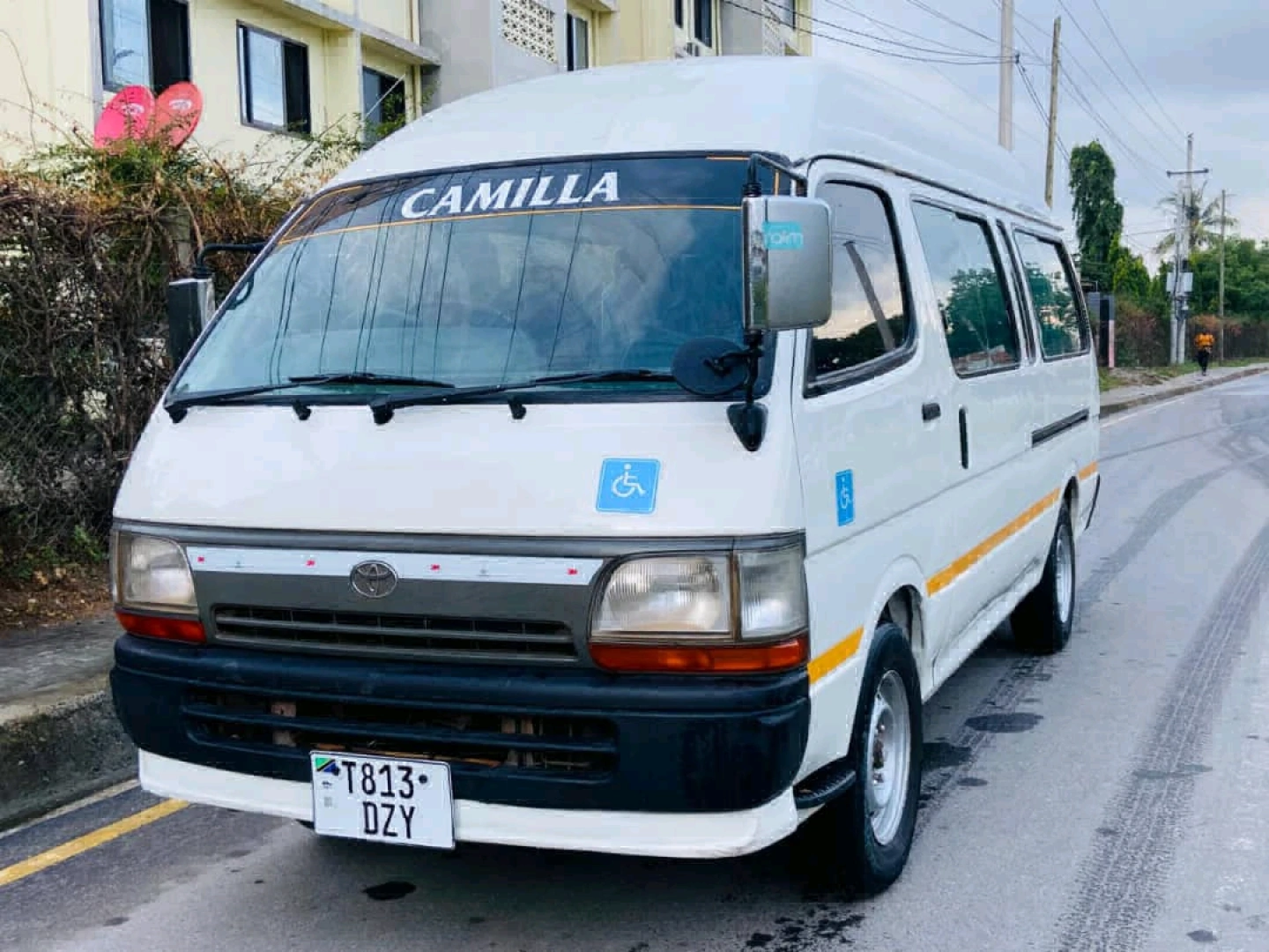 Toyota Hiace 3L Manual Diesel Van thumbnail 6