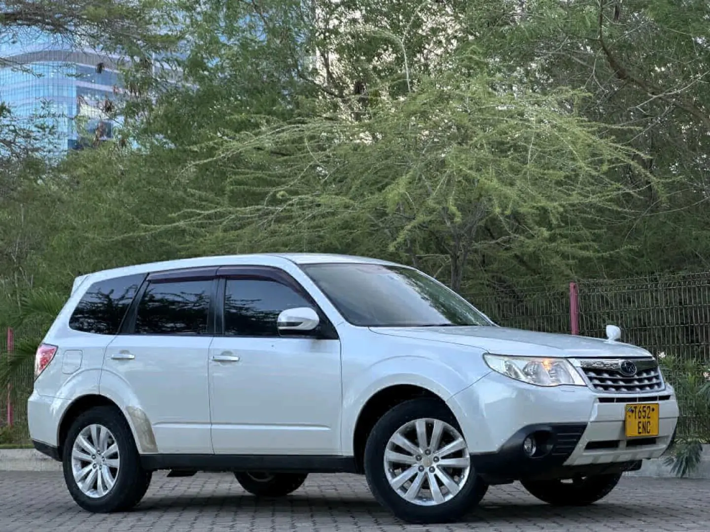 2011 Subaru Forester, White, 85,000 KM thumbnail 2