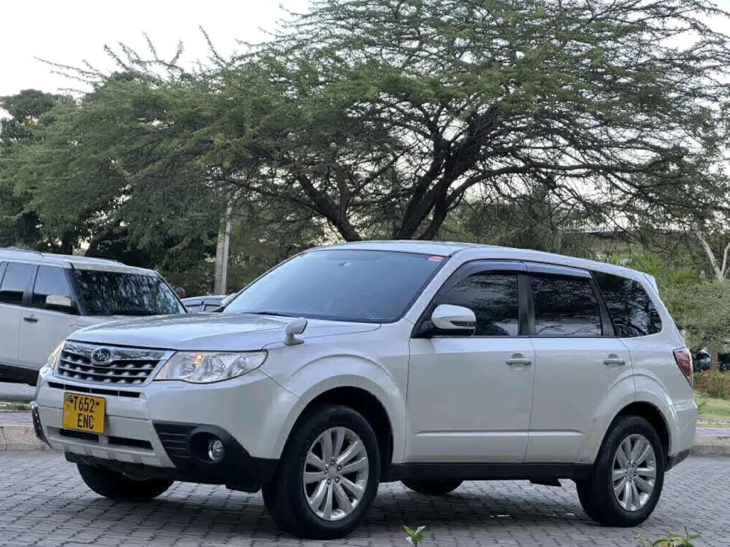 2011 Subaru Forester, White, 85,000 KM thumbnail 3