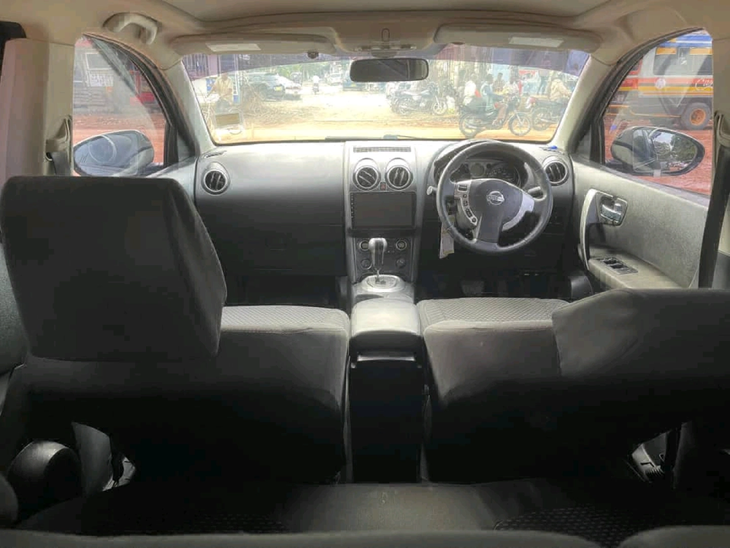Black Nissan Dualis SUV for Sale thumbnail 6