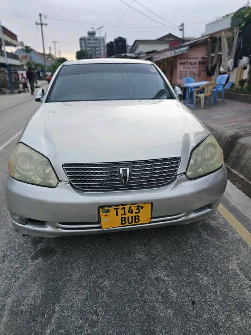 Toyota Mark II Grand Sedan 2000