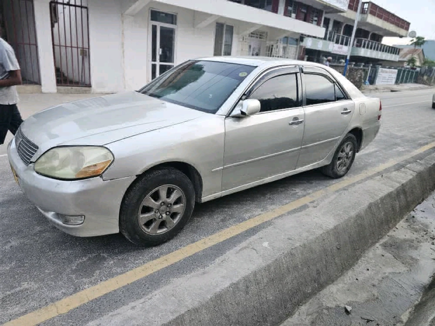 Toyota Mark II Grand Sedan 2000 thumbnail 3