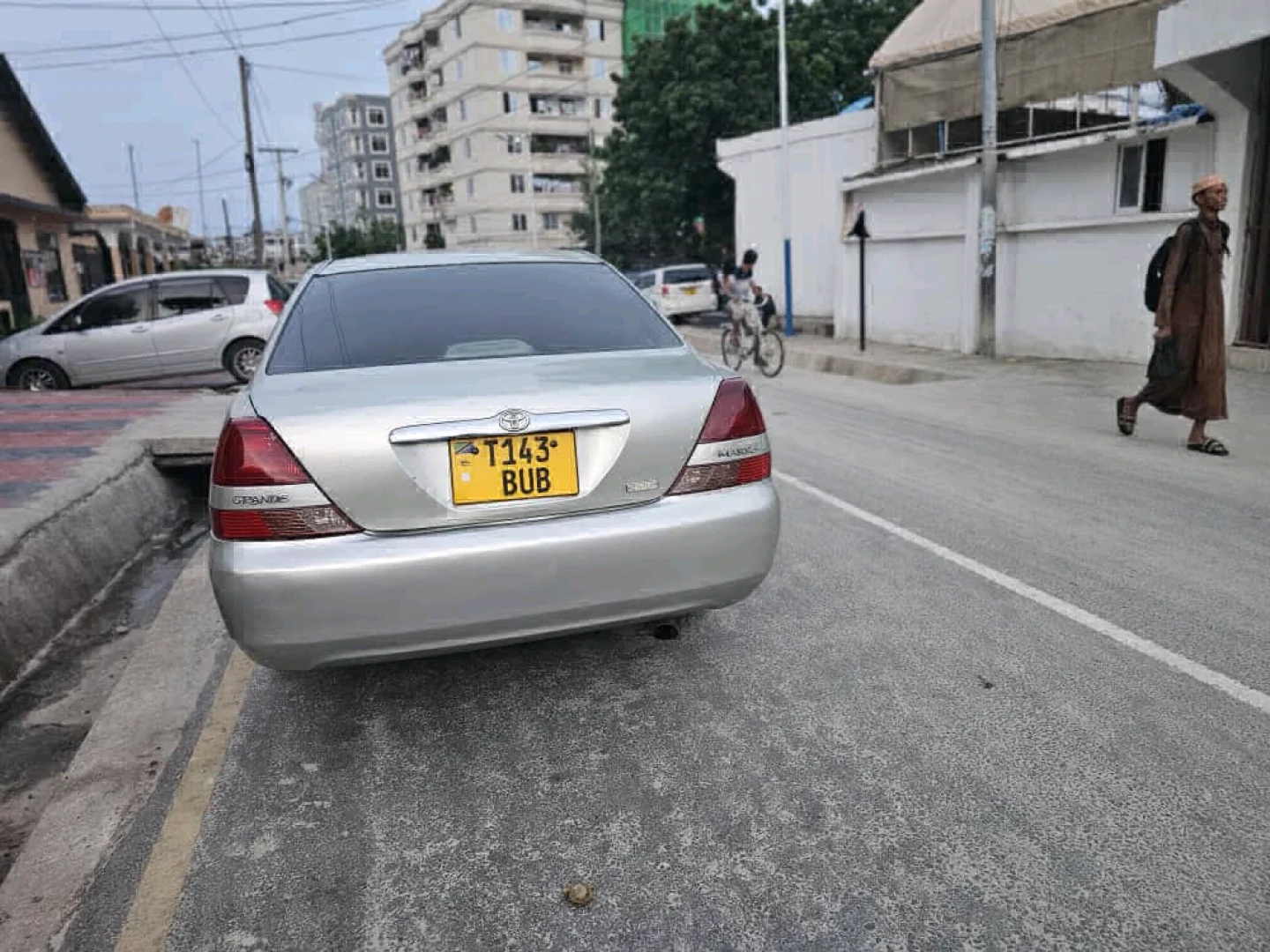 Toyota Mark II Grand Sedan 2000 thumbnail 4