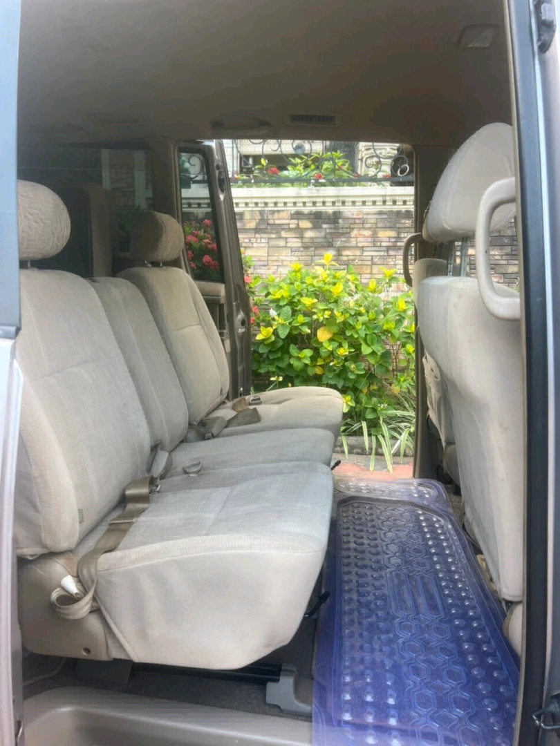 Toyota Noah Minivan Reg DGP 2002 thumbnail 8