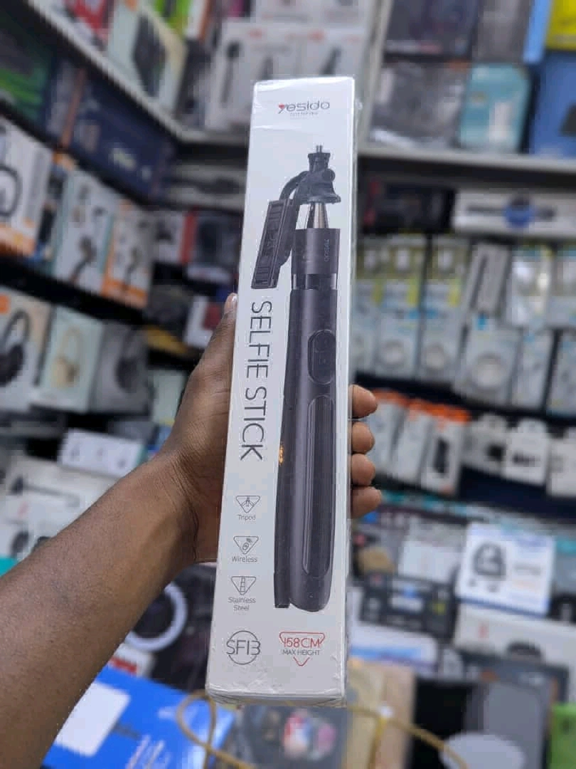 Yesido SF13 Selfie Stick Tripod with Wireless Remote