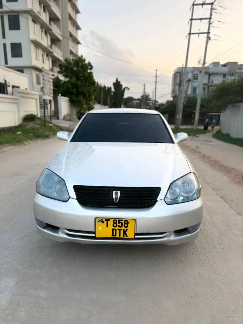 Toyota Mark II GX110 Silver Sedan