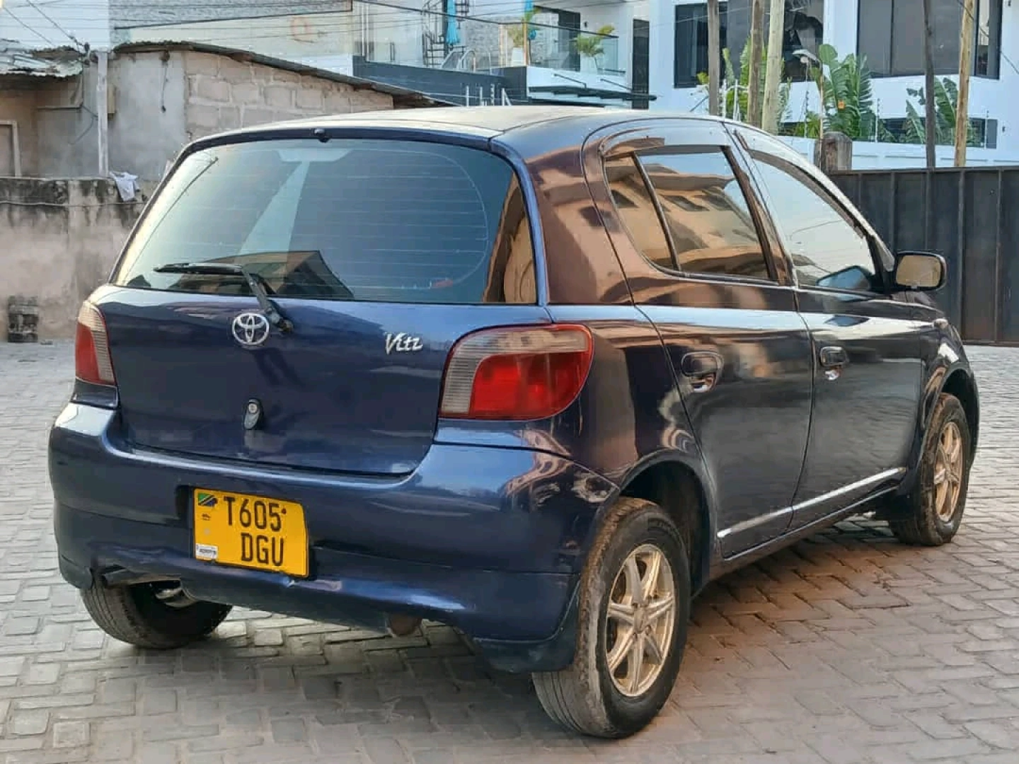 Dark Blue Toyota Vitz Car thumbnail 3