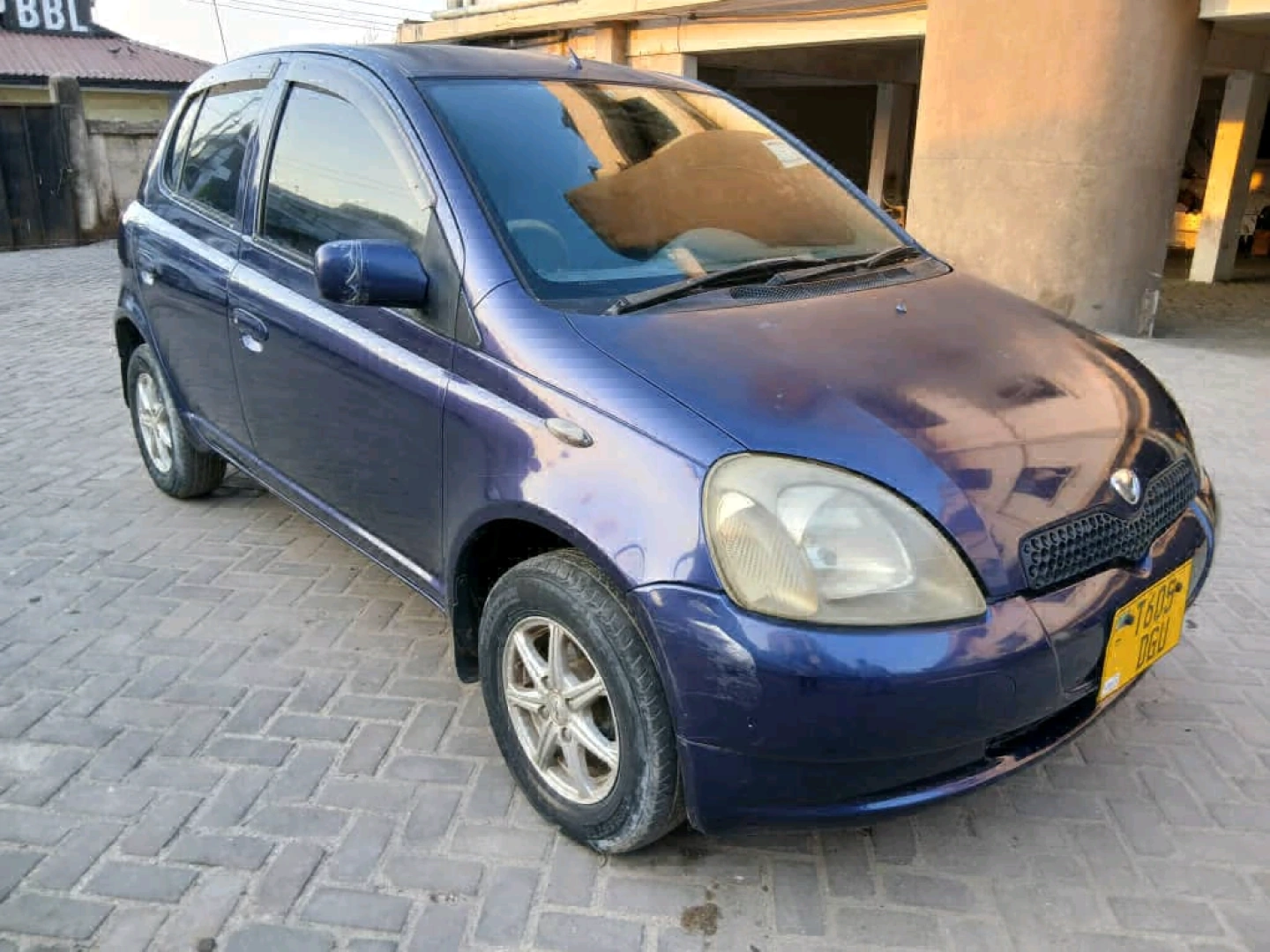 Dark Blue Toyota Vitz Car thumbnail 5