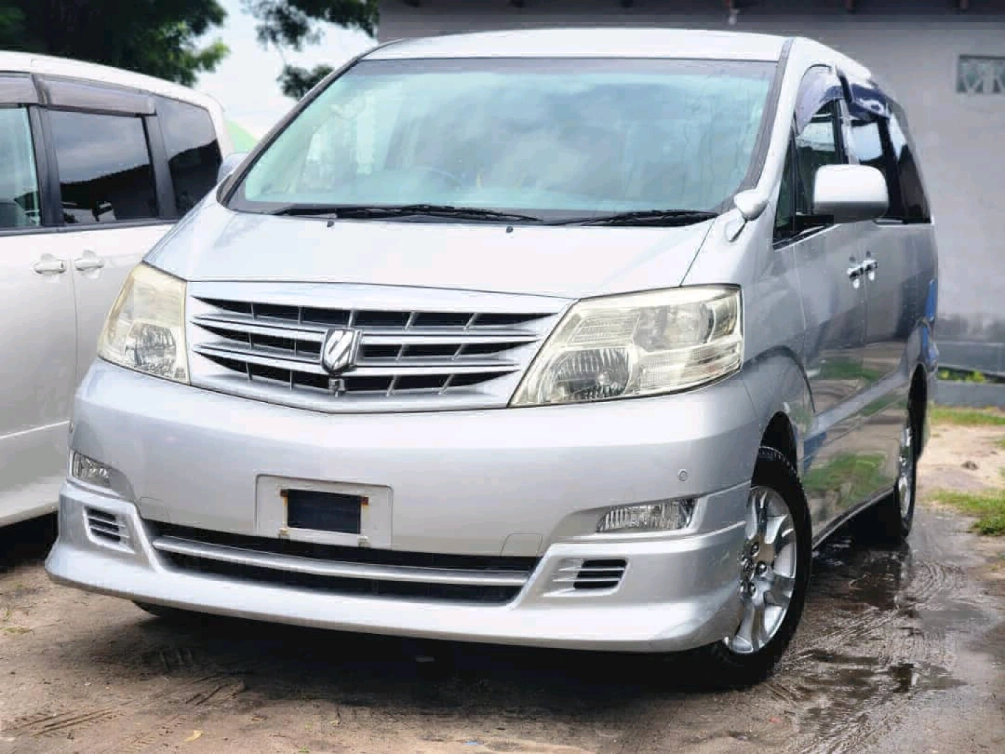 Toyota Alphard 2005 Silver MPV thumbnail 2