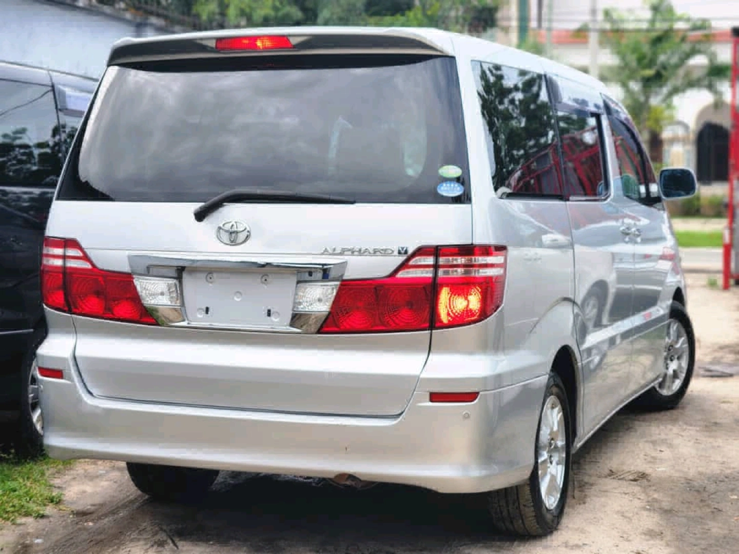 Toyota Alphard 2005 Silver MPV thumbnail 4