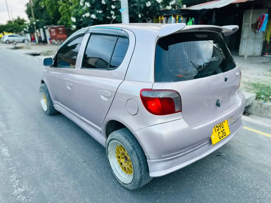 Toyota Vitz Full AC Low Mileage (6.8 Million TZS) thumbnail 6