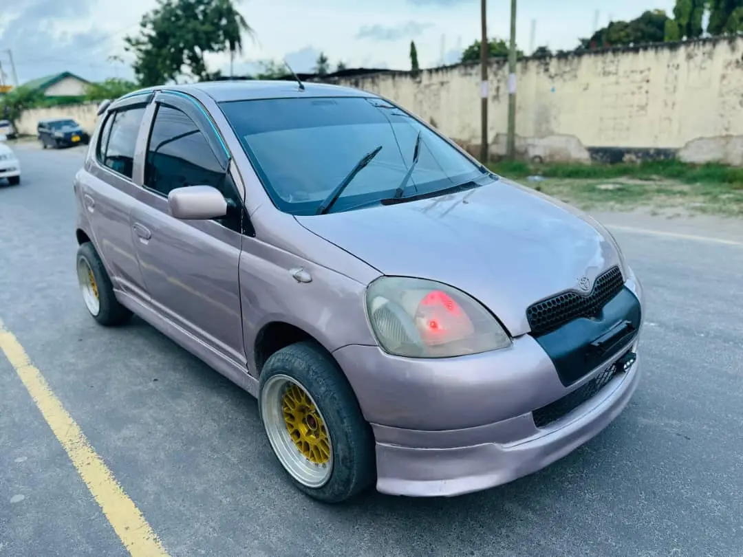 Toyota Vitz Full AC Low Mileage (6.8 Million TZS) thumbnail 8