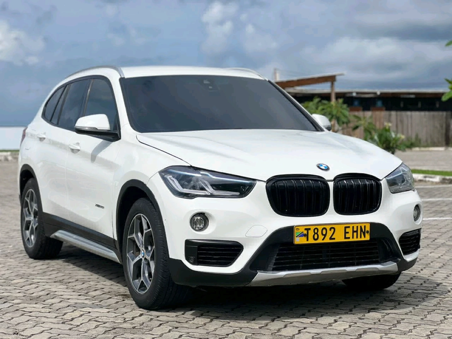 Used White 2015 BMW X1 SUV thumbnail 2