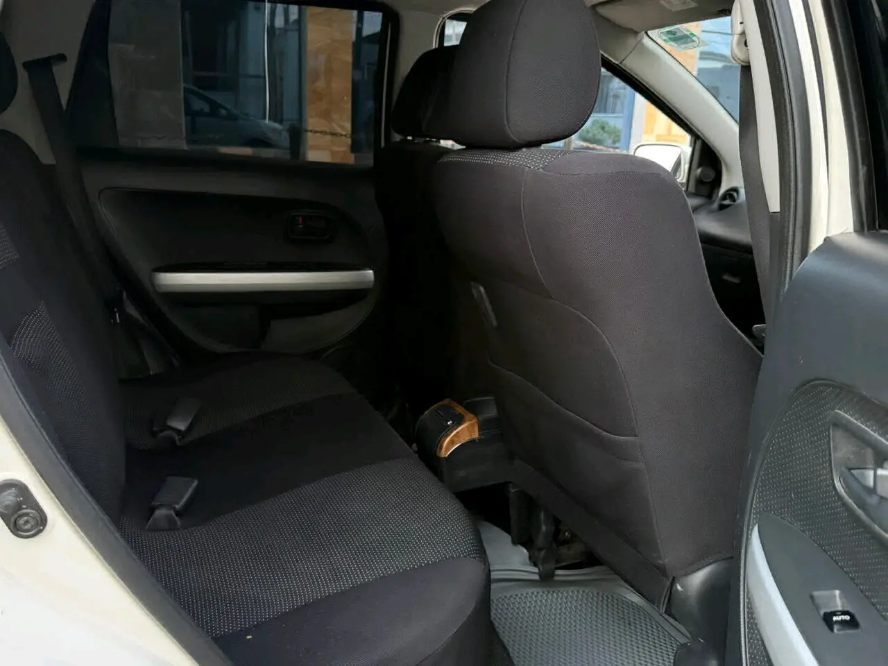 Toyota Ist 2004, 1290cc, 88,351 km thumbnail 7