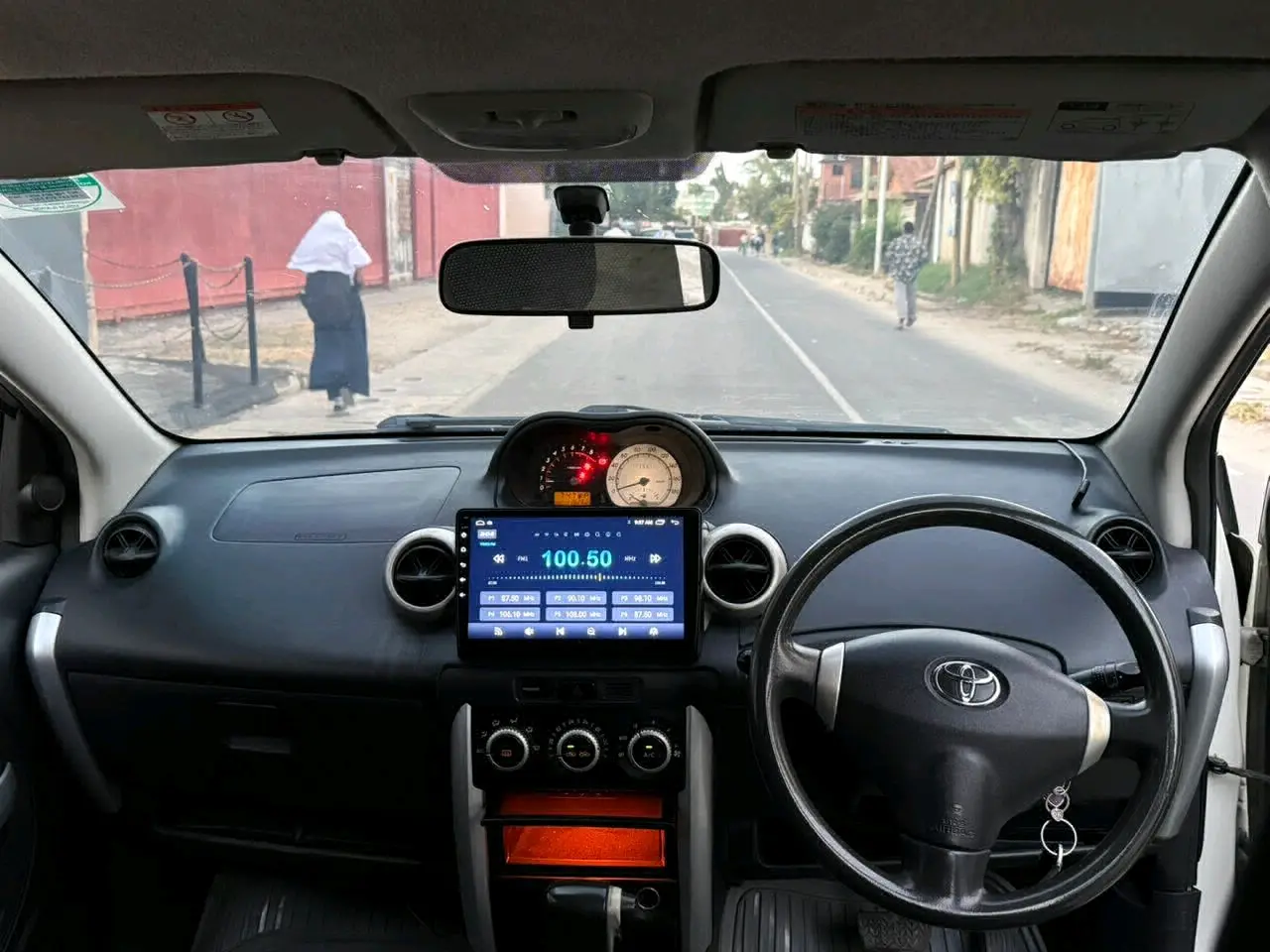 Toyota Ist 2004, 1290cc, 88,351 km thumbnail 8