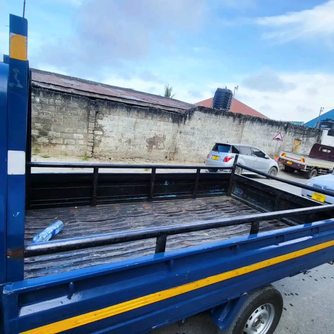 Blue Minivan/Small Truck for Sale thumbnail 2