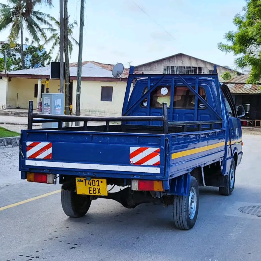 Blue Minivan/Small Truck for Sale thumbnail 3
