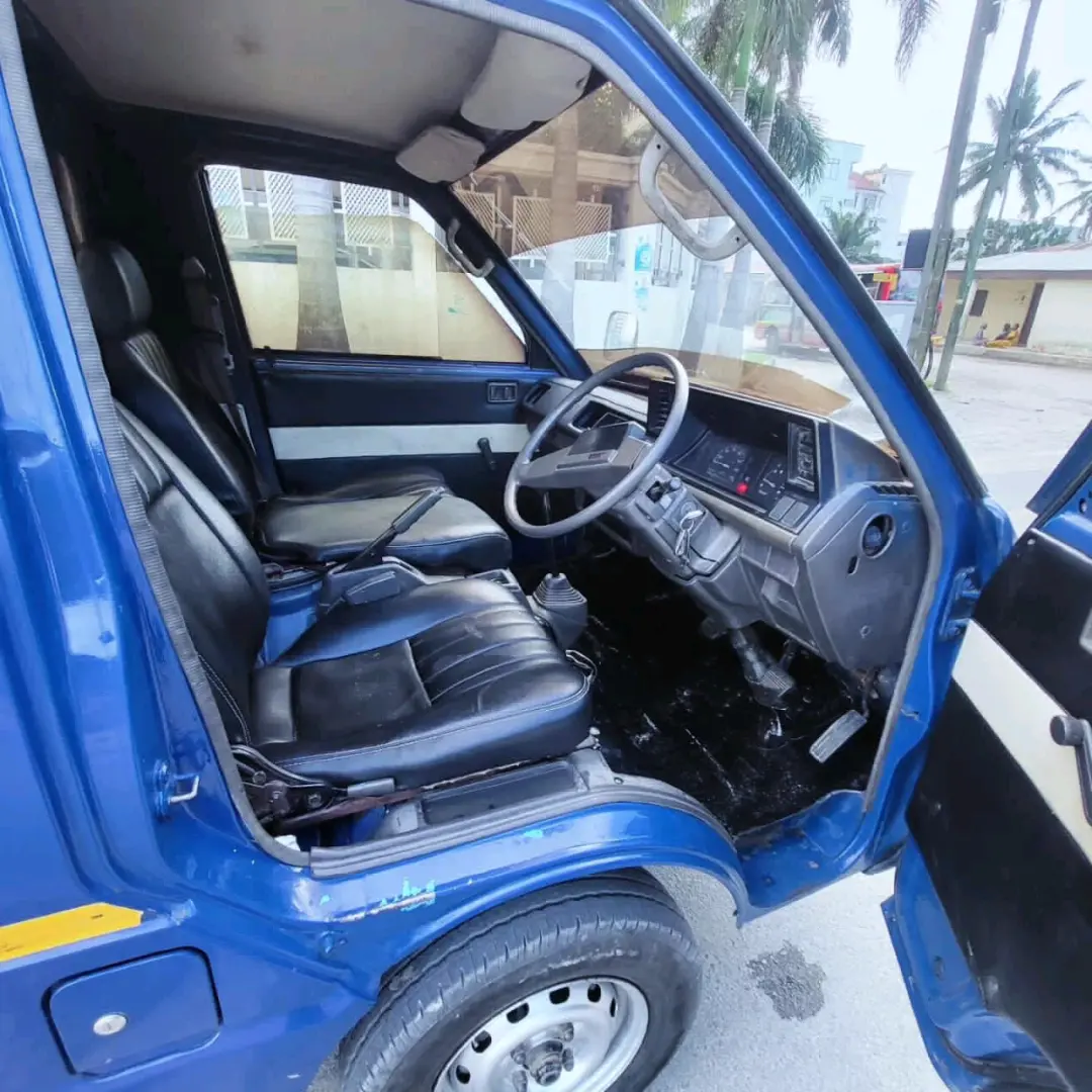 Blue Minivan/Small Truck for Sale thumbnail 5