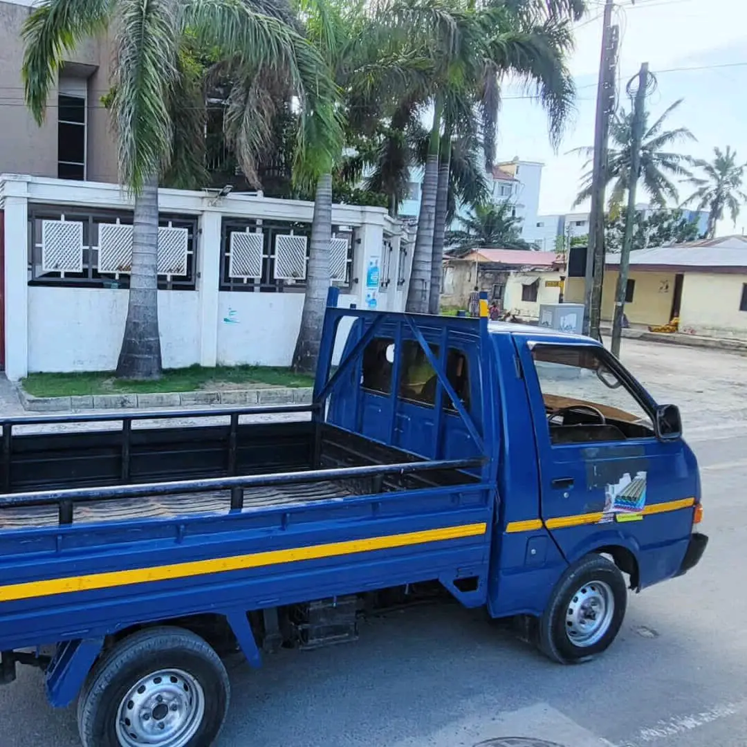 Blue Minivan/Small Truck for Sale thumbnail 9