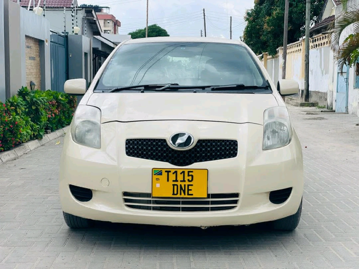 Toyota Vitz New Model 990cc Full AC thumbnail 3