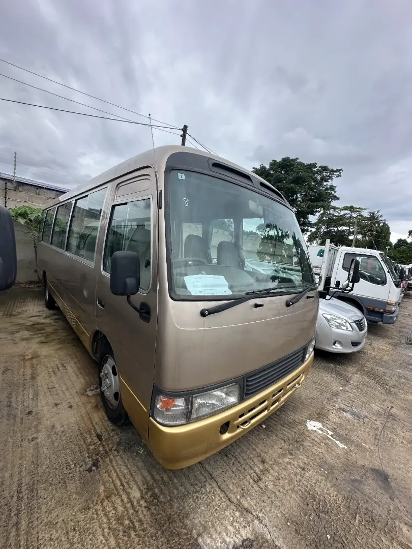 Toyota Coaster 2003 thumbnail 3