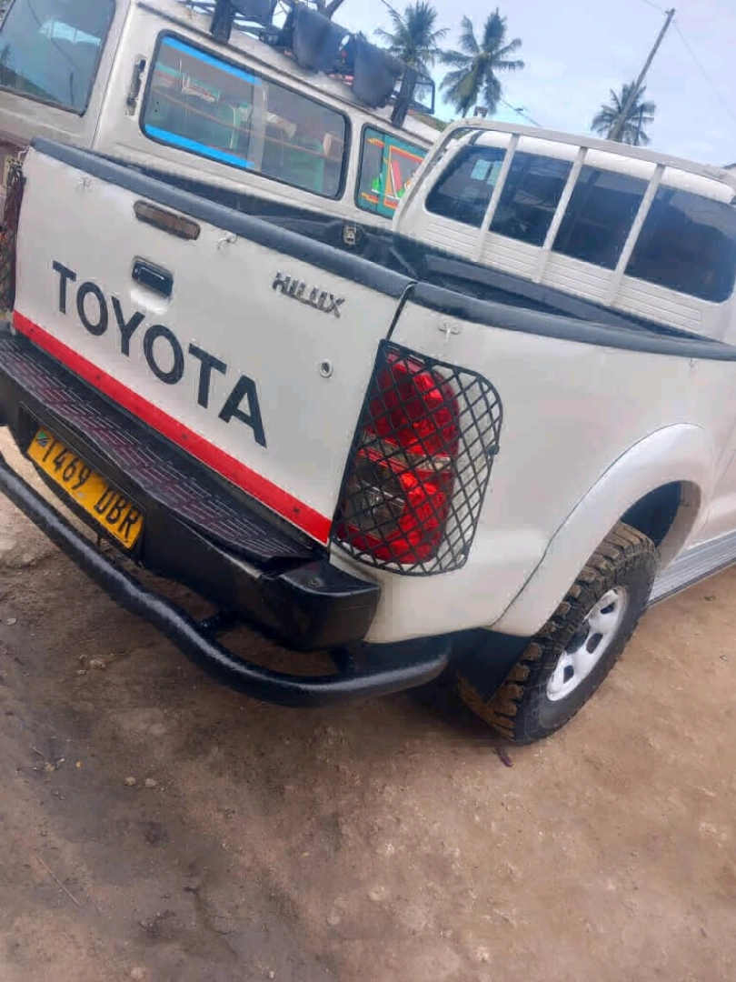 Toyota Hilux Vigo Diesel Pickup T 469 DBR
