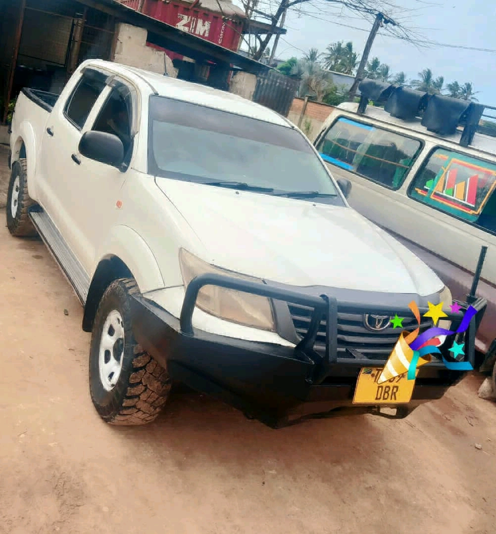 Toyota Hilux Vigo Diesel Pickup T 469 DBR thumbnail 5