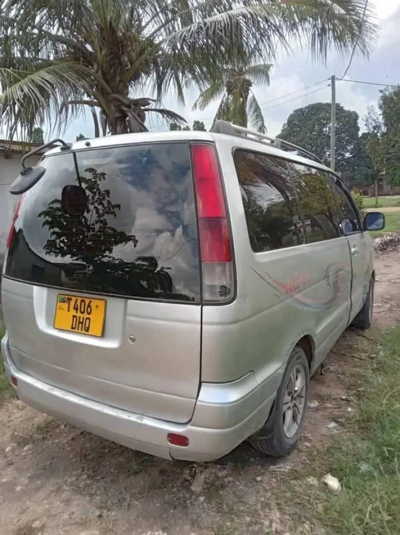 Toyota Noah SR40 Van for Sale T406DHQ