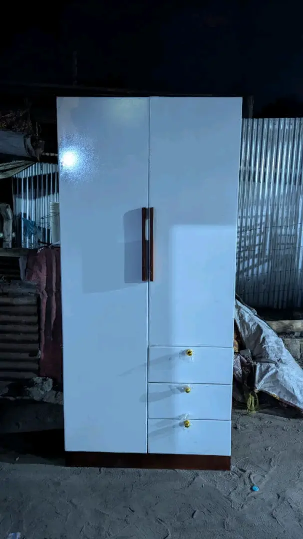 Kabati la Milango Miwili (Two-Door Wardrobe)