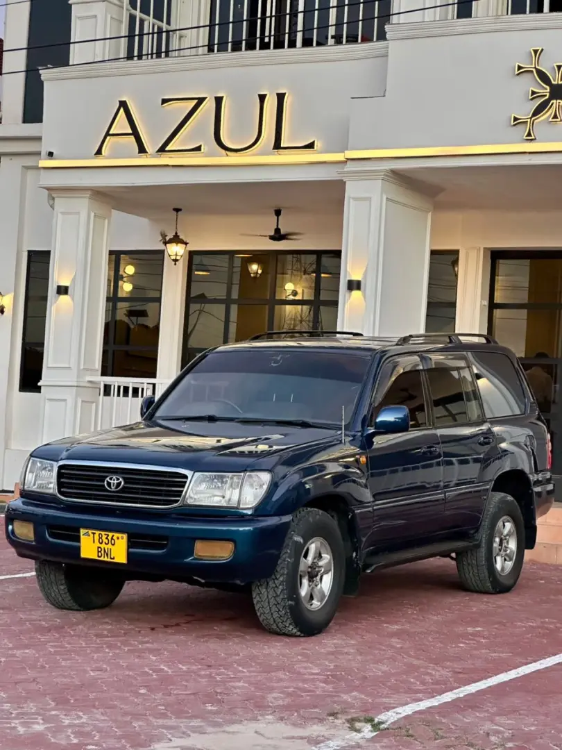 Toyota Land Cruiser VX 2002 thumbnail 2