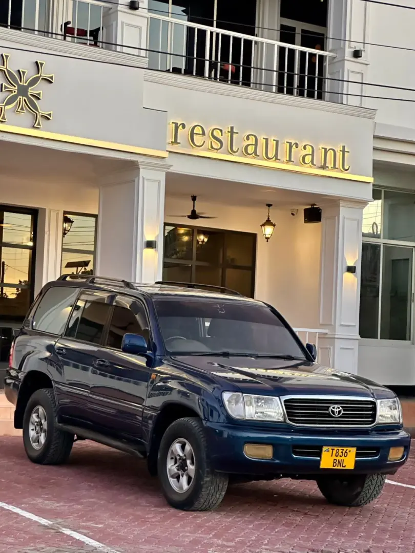 Toyota Land Cruiser VX 2002 thumbnail 3