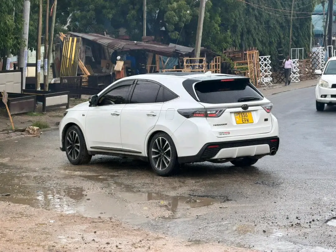 Toyota Harrier Anaconda kwa Mauzo thumbnail 5