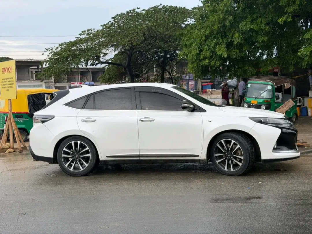 Toyota Harrier Anaconda kwa Mauzo thumbnail 6