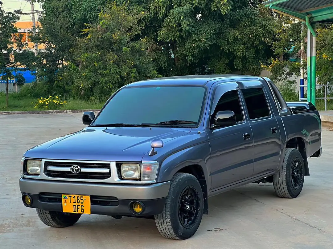 Toyota Hilux DFG thumbnail 2