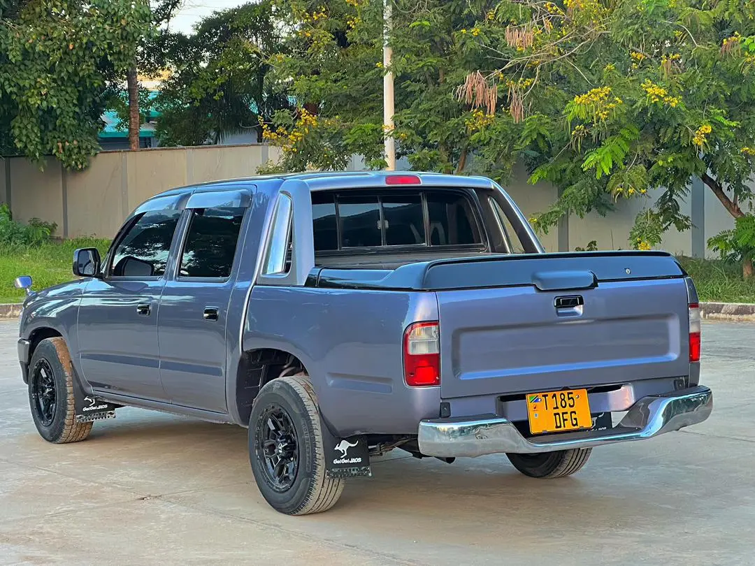 Toyota Hilux DFG thumbnail 3