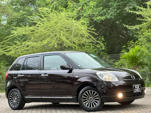 Mazda Verisa 2005